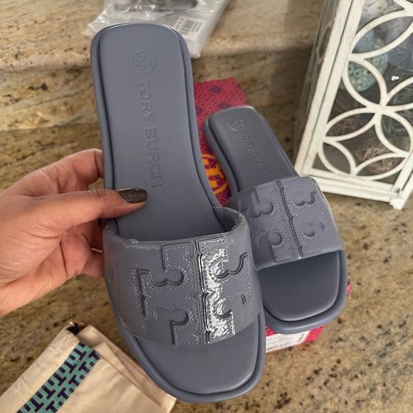 Tory Burch Shoes - New Tory Burch sandals 💙